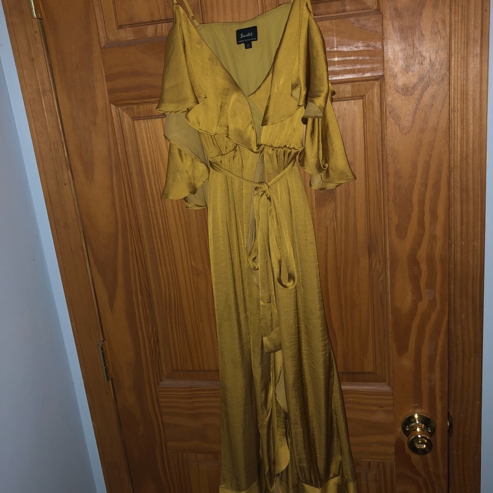 Gold dress 💛